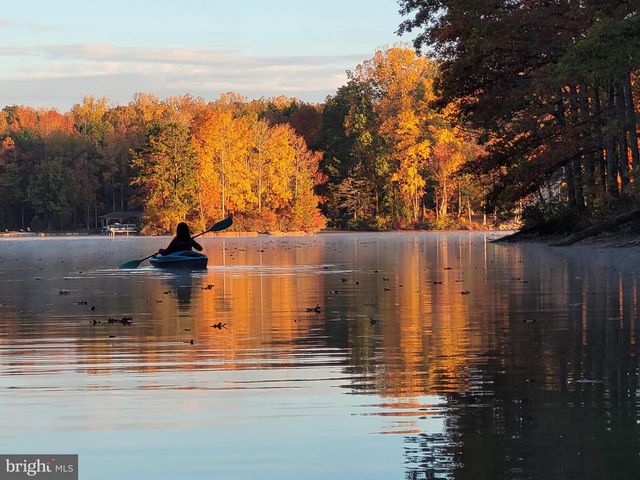 14 FAIRVIEW DR, Mineral, VA 23117