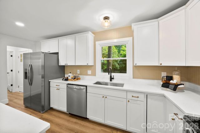 4211 Dunwoody Drive, Charlotte, NC 28215