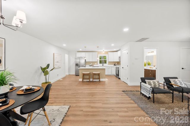 4211 Dunwoody Drive, Charlotte, NC 28215