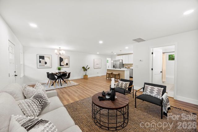 4211 Dunwoody Drive, Charlotte, NC 28215