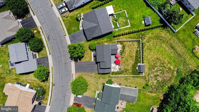 793 HUNTER DR, Pennsburg, PA 18073