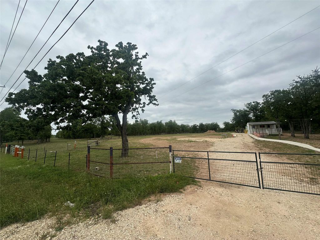 10096 S Us Highway 183 Highway, Lockhart, TX 78644
