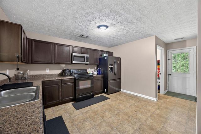 5089 Summerview Way, Morrow, GA 30260