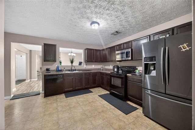 5089 Summerview Way, Morrow, GA 30260