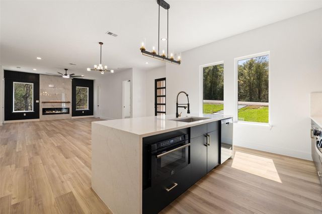 189 Nuuanu LN, Bastrop, TX 78602