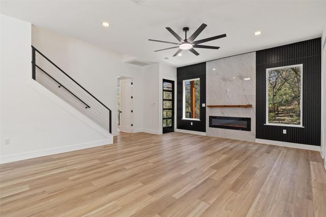 189 Nuuanu LN, Bastrop, TX 78602