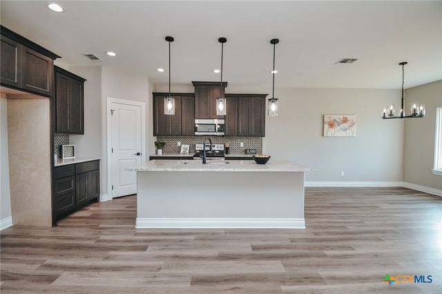 508 Town Hall Lane, Victoria, TX 77904