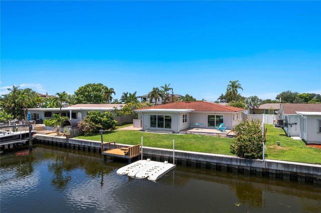 4425 13TH WAY NE, St Petersburg, FL 33703