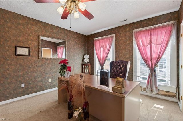 132 Bank ST, Suffolk, VA 23434