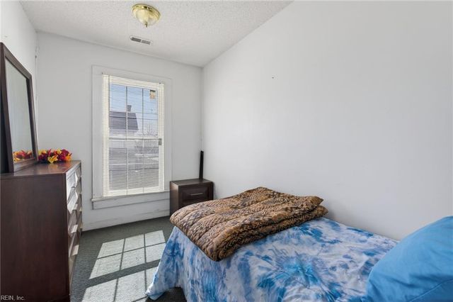 132 Bank ST, Suffolk, VA 23434