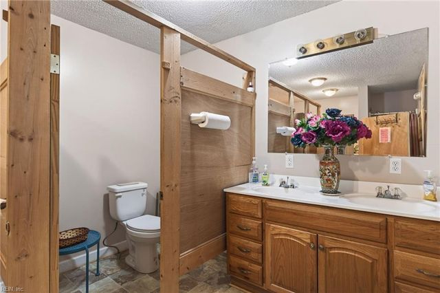 132 Bank ST, Suffolk, VA 23434