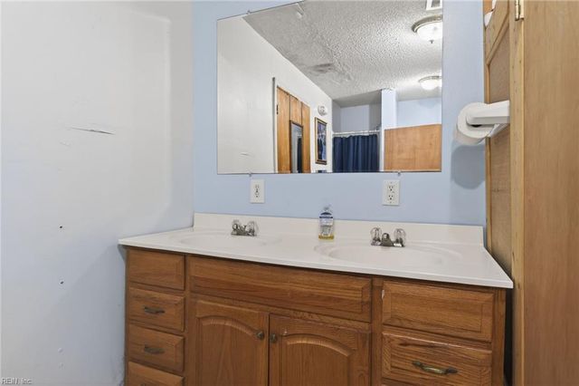 132 Bank ST, Suffolk, VA 23434