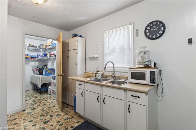 132 Bank ST, Suffolk, VA 23434