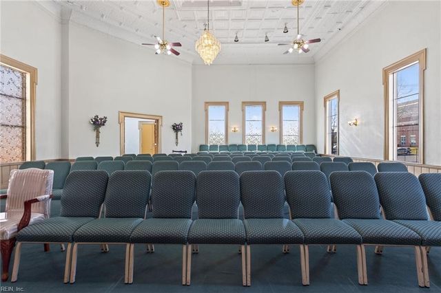 132 Bank ST, Suffolk, VA 23434