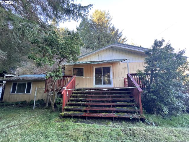 321 JD Ln, Reedsport, OR 97467
