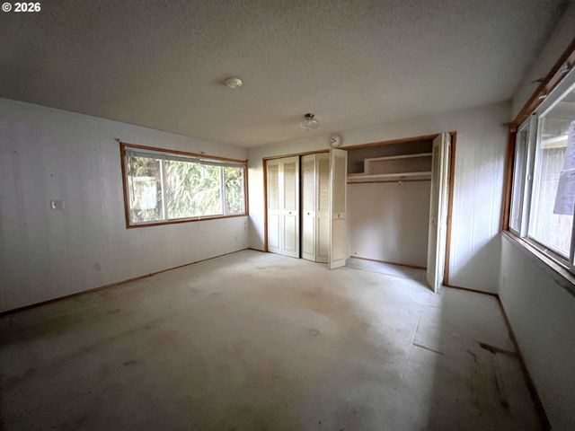 321 JD Ln, Reedsport, OR 97467