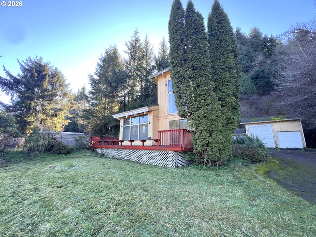 321 JD Ln, Reedsport, OR 97467