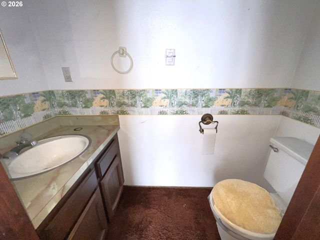 321 JD Ln, Reedsport, OR 97467