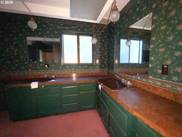 321 JD Ln, Reedsport, OR 97467