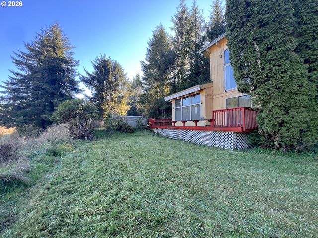 321 JD Ln, Reedsport, OR 97467