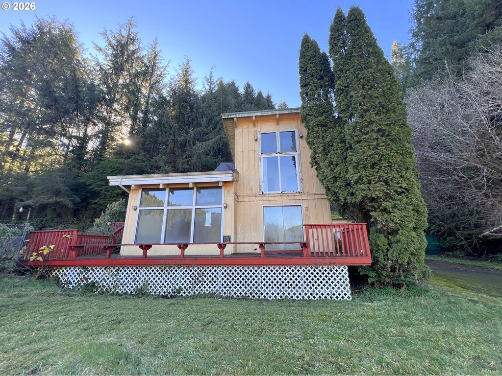 321 JD Ln, Reedsport, OR 97467