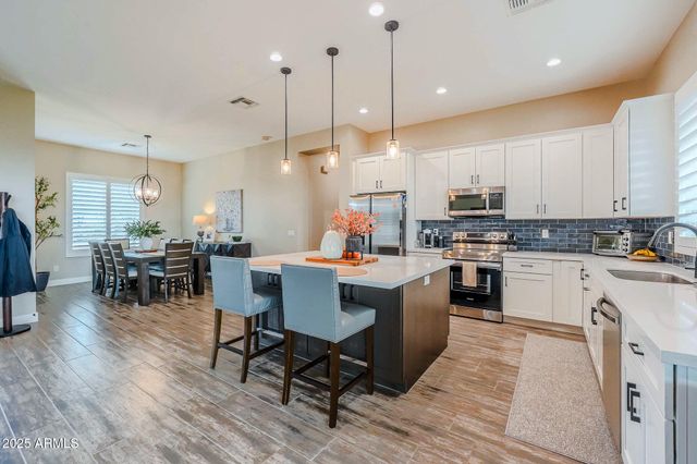 2049 E GAFFNEY Road, New River, AZ 85087