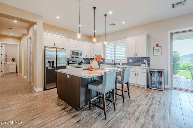 2049 E GAFFNEY Road, New River, AZ 85087