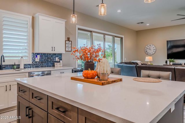 2049 E GAFFNEY Road, New River, AZ 85087