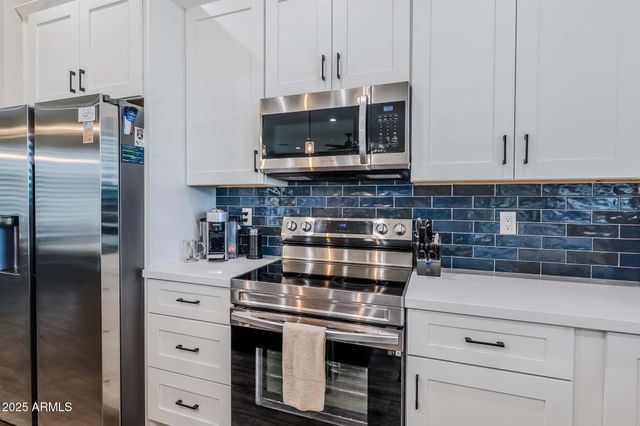 2049 E GAFFNEY Road, New River, AZ 85087