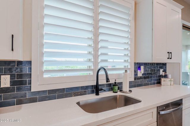 2049 E GAFFNEY Road, New River, AZ 85087