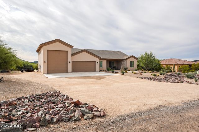 2049 E GAFFNEY Road, New River, AZ 85087