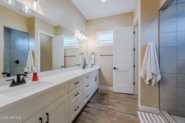 2049 E GAFFNEY Road, New River, AZ 85087