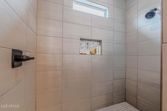 2049 E GAFFNEY Road, New River, AZ 85087