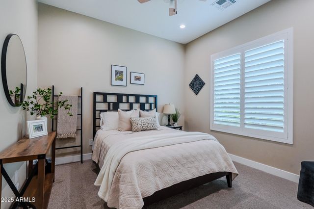 2049 E GAFFNEY Road, New River, AZ 85087