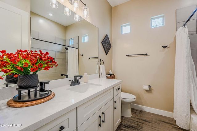 2049 E GAFFNEY Road, New River, AZ 85087