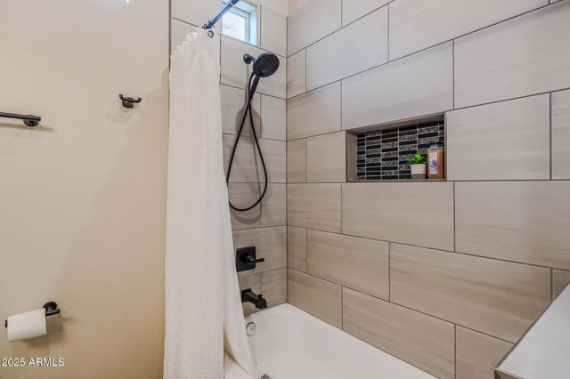 2049 E GAFFNEY Road, New River, AZ 85087