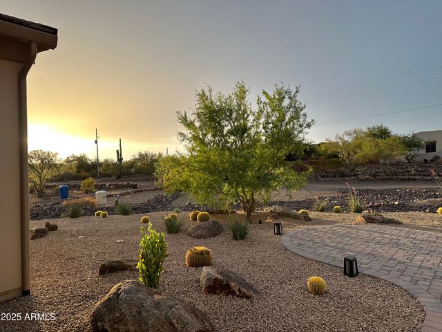 2049 E GAFFNEY Road, New River, AZ 85087