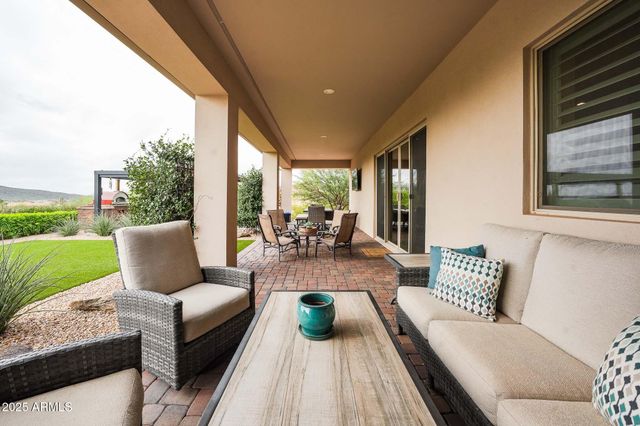 2049 E GAFFNEY Road, New River, AZ 85087