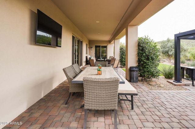 2049 E GAFFNEY Road, New River, AZ 85087