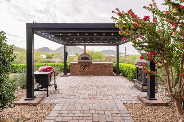 2049 E GAFFNEY Road, New River, AZ 85087