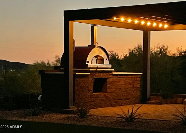 2049 E GAFFNEY Road, New River, AZ 85087