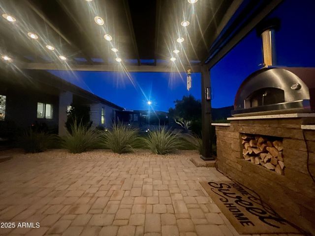 2049 E GAFFNEY Road, New River, AZ 85087