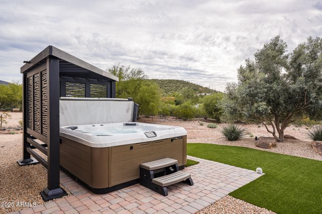 2049 E GAFFNEY Road, New River, AZ 85087