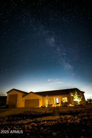 2049 E GAFFNEY Road, New River, AZ 85087