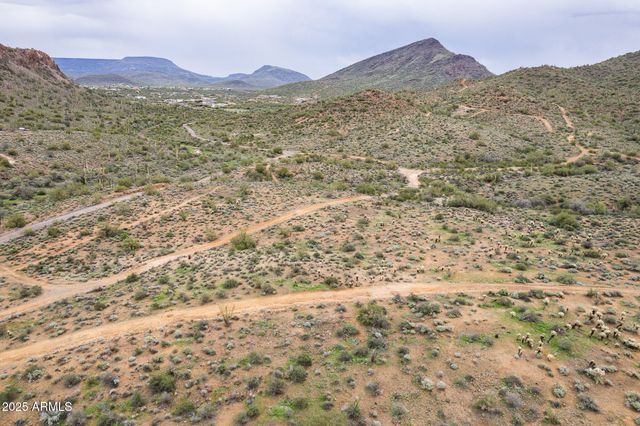 2049 E GAFFNEY Road, New River, AZ 85087