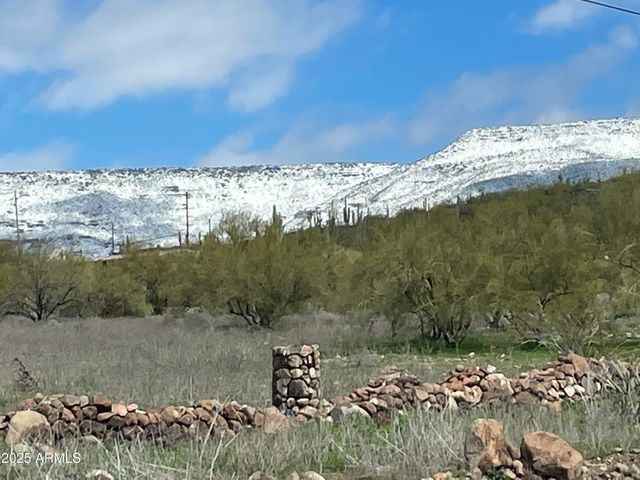 2049 E GAFFNEY Road, New River, AZ 85087