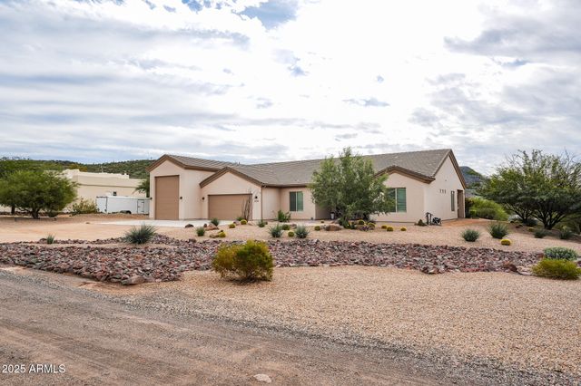 2049 E GAFFNEY Road, New River, AZ 85087