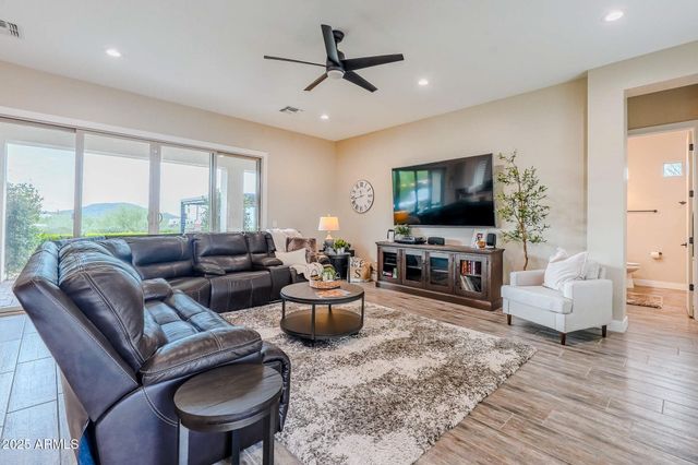 2049 E GAFFNEY Road, New River, AZ 85087