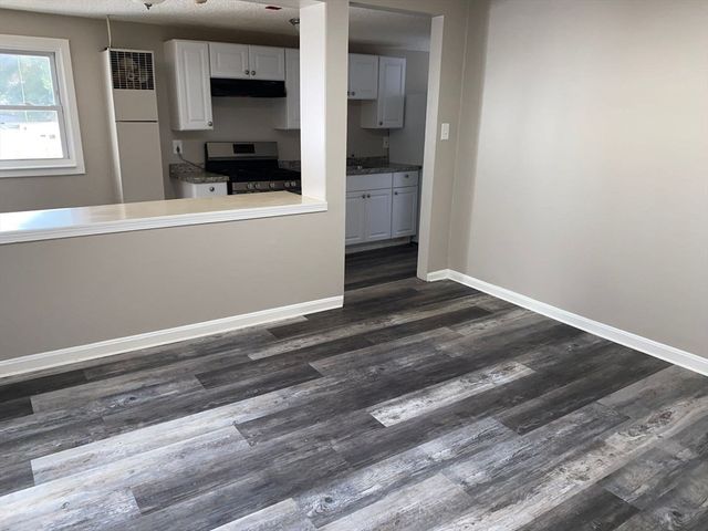 99 Mammoth Rd 2, Lowell, MA 01854