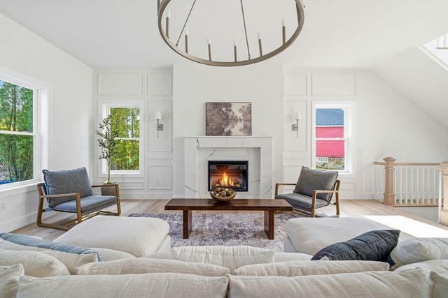 16 Hillside Park, Melrose, MA 02176